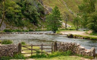 Wandelen door Dovedale vanuit Ilam